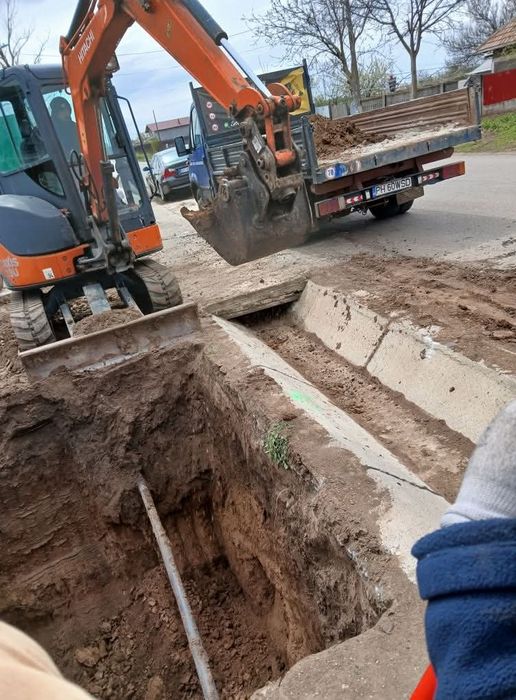 Închiriez excavator și bascula