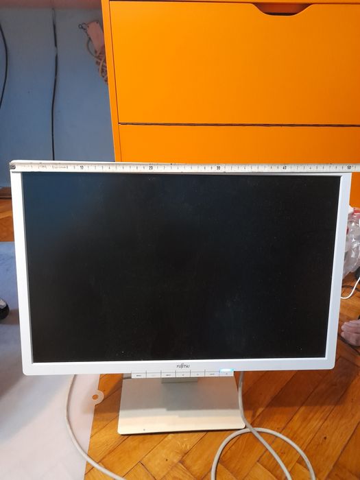 Монитор Fujitsu 50 на 33 см.