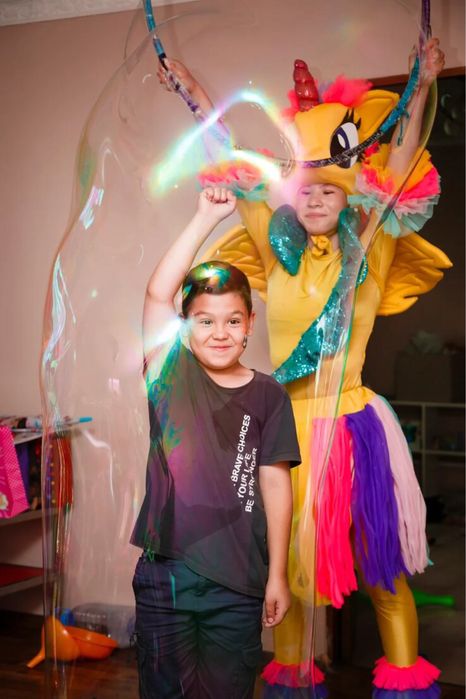 2Аниматора+погружение ребенка в пузырь=22.000тг!