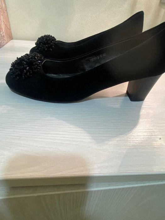 Красивые замшевые туфли от бренда TERVOLINA