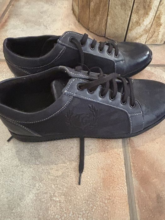 Продавам мъжки обувки в отлично състояние,