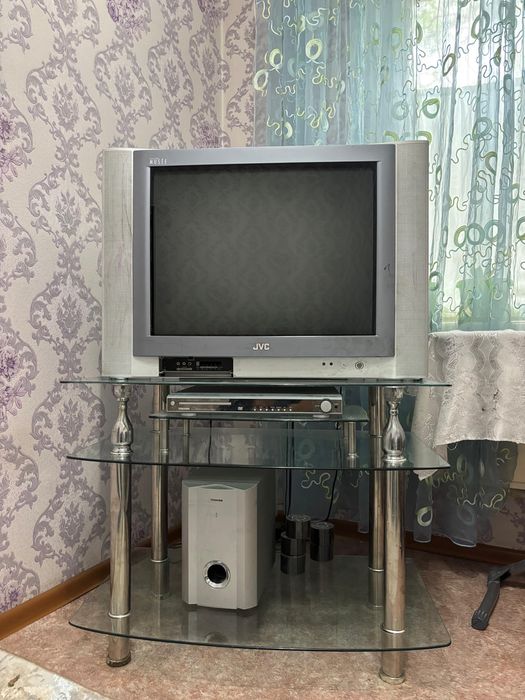 Телевизор с подставкой