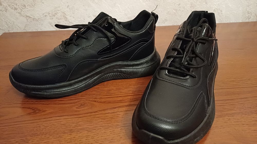 Спортивные полуботинки,новые