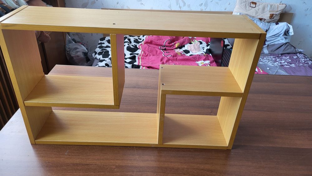 Дървен рафт за стена