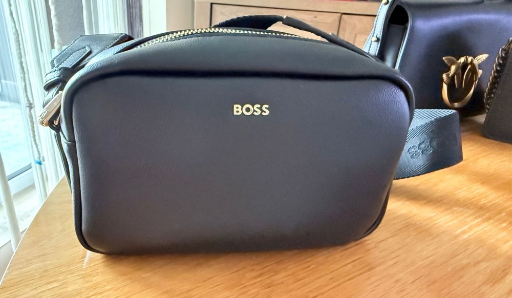 Boss чанта естествена кожа