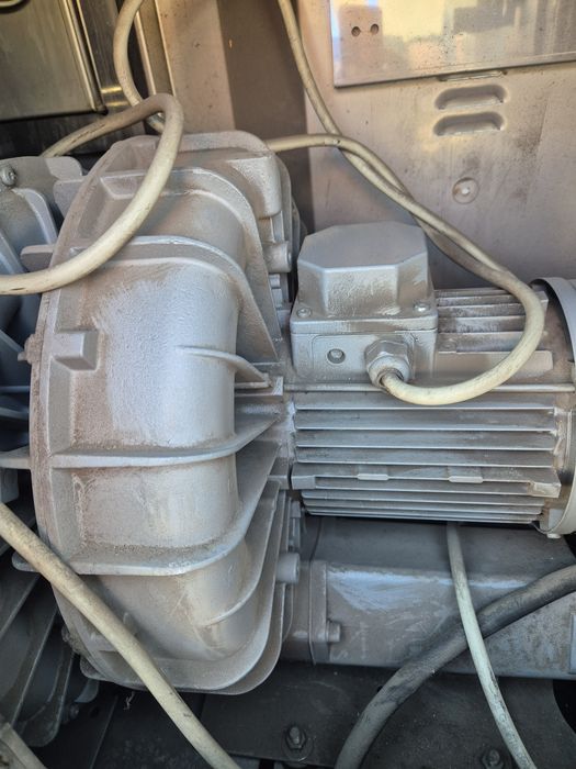 Spălătorie auto self service  2 posturi și aspiratore 3 5 kw -2 buc