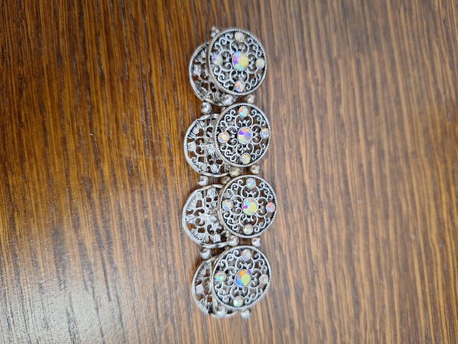 Coliere si bratari de efect