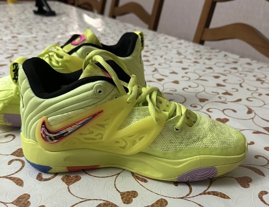 Кроссовки игровые новые