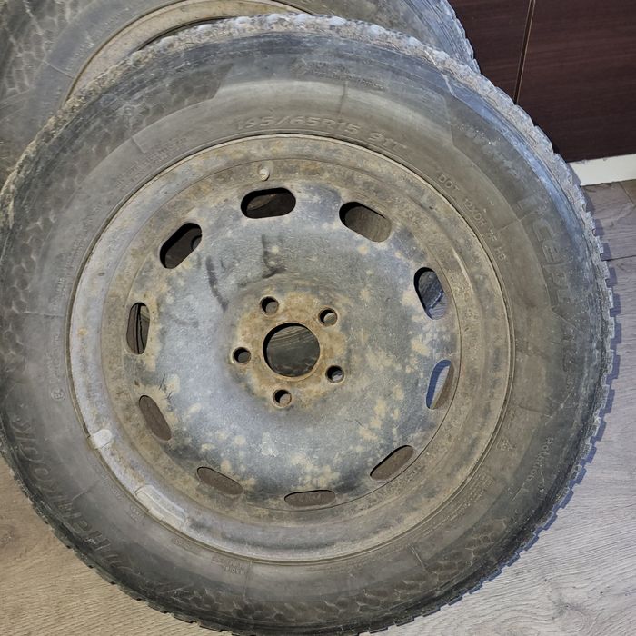 Зимни гуми 195/65R15  с джанти  5x100 15 цола