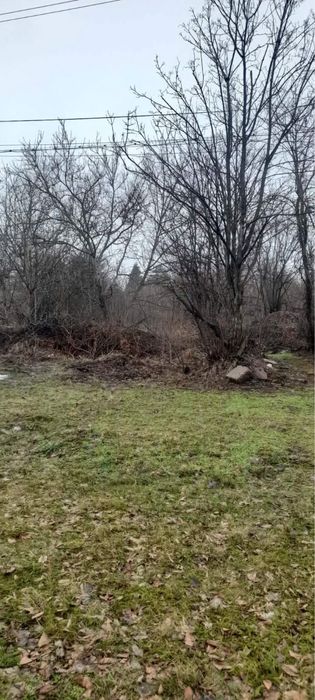 Продава се дворно място в регулация 2250 кв. м. На ъгъл - с. Селановци