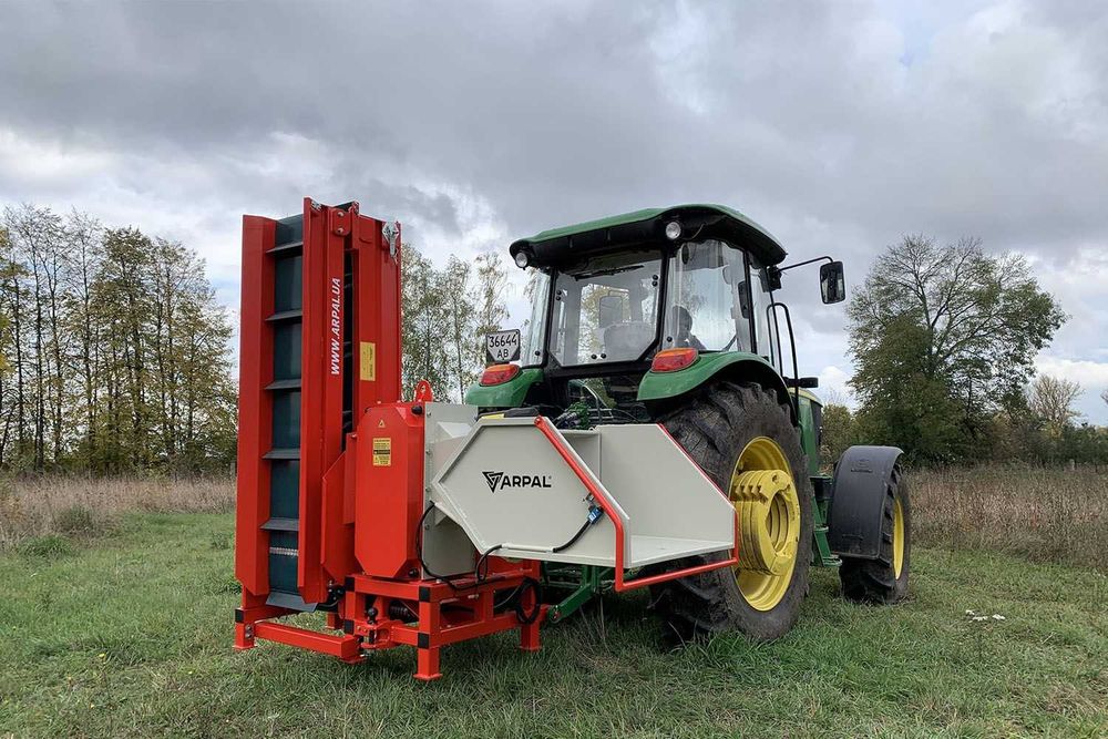 Tocator de crengi AM-200 PTO-K PRO (la tractor), cu banda de transportare , ∅ max. 200 mm