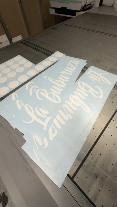 Bannere Autocolante Stikere Colantari Benere Casete luminoase Sablare
