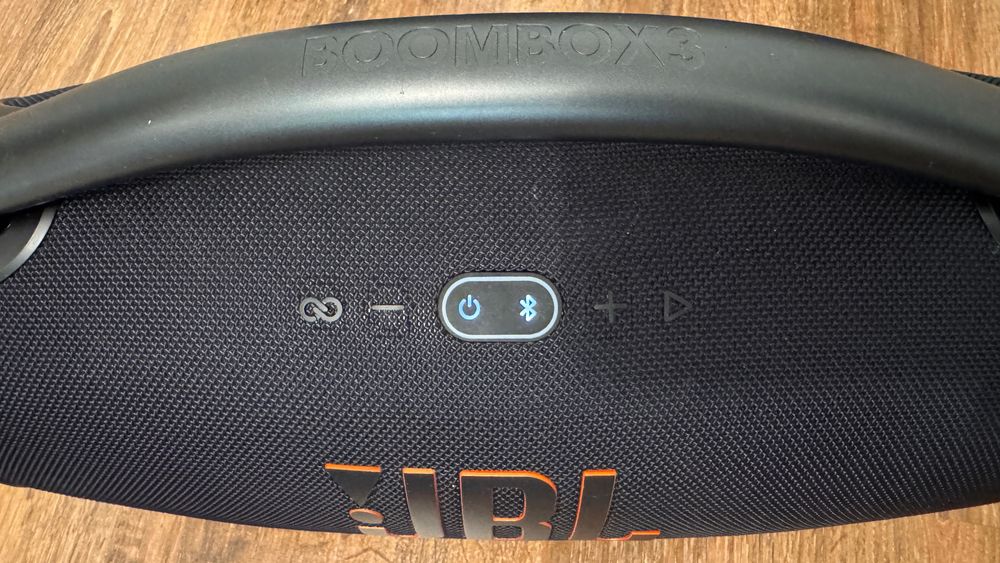 Vând boxă JBL Boombox 3