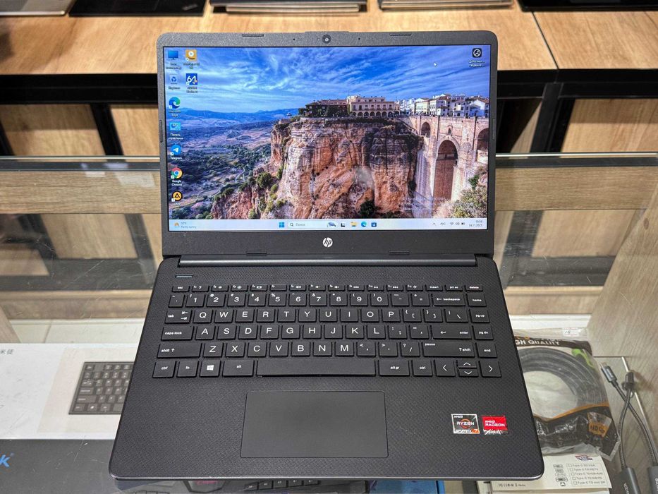 HP LAPTOP 14-fq1xxx Ryzen 7 5700U ram 16 ssd 512 14" HD сенсорный!