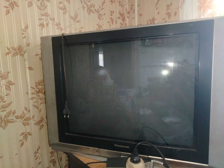 Продаю телевизор Panasonic 

Телевизор старого типа (кинескопный), п