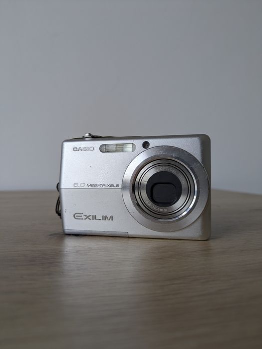 Casio EXILIM Z600 - РЕТРО СНИМКИ Дигитален Фотоапарат Стил Y2K (Year 2000)