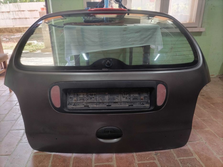 Продава се капак от Рено меган