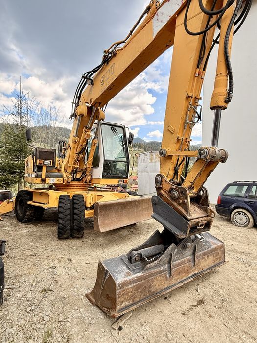 Excavator liebherr  17 tone