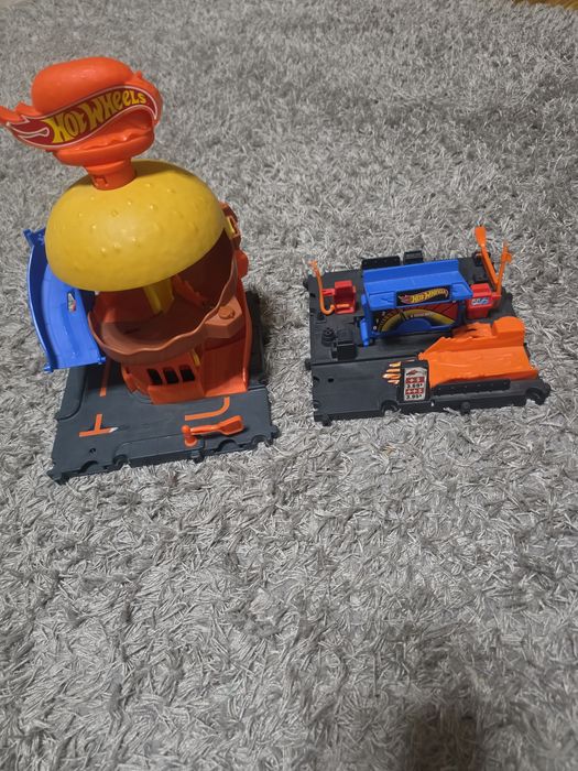 Piste mașini și casă de marcat