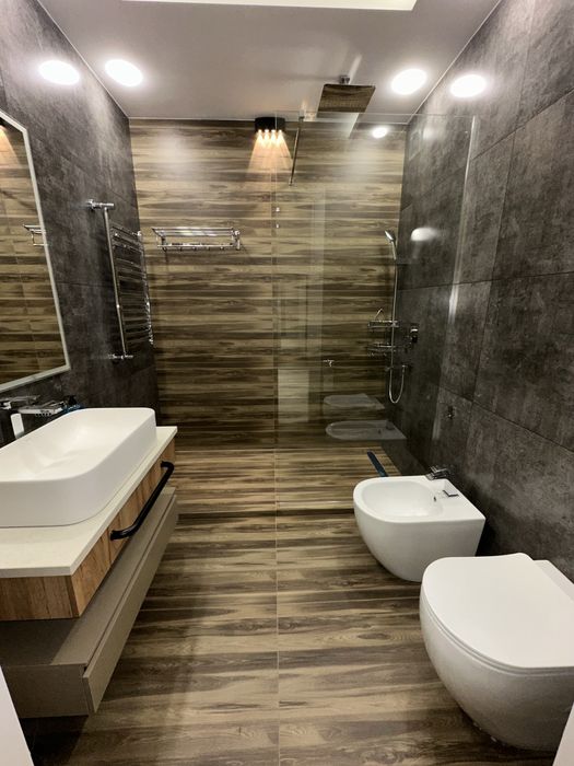 Продается 3х ком. кв-ра, 1-эт, банковская, ор-р: рест-н “Visol”, 120м²