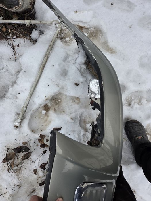 Бампер на Тойота авенсис