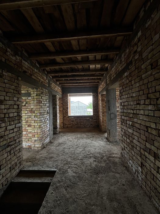 Учкахрамон постидан 1 км (5 соток 8 хона)