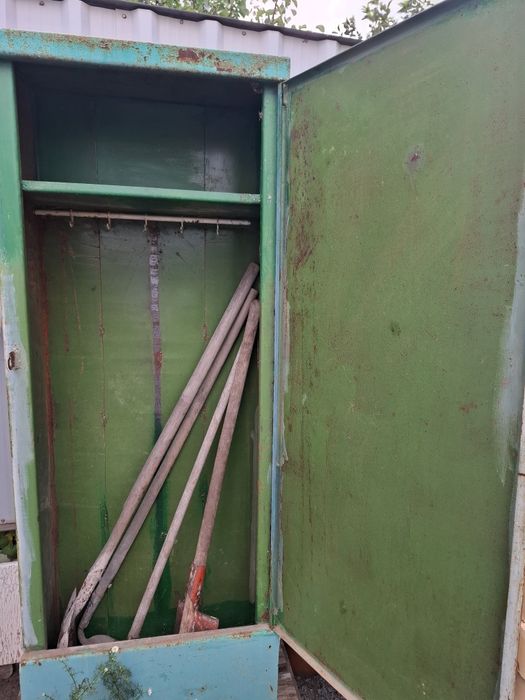 Продам железный шкаф