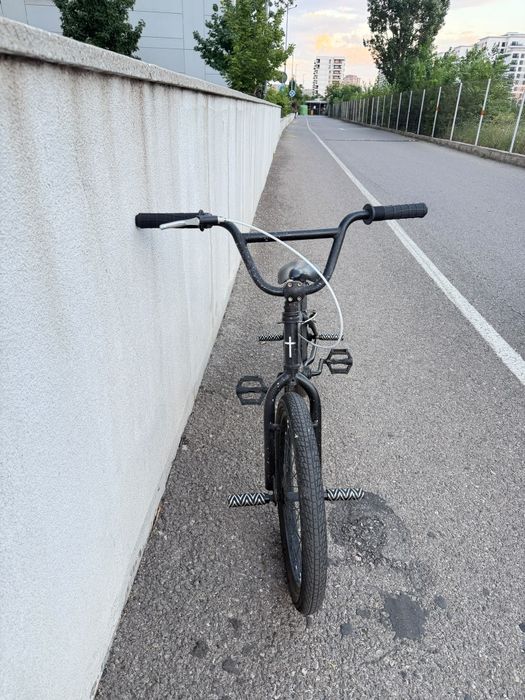 Vând BMX velors ideal pentru trick-uri și plimbări