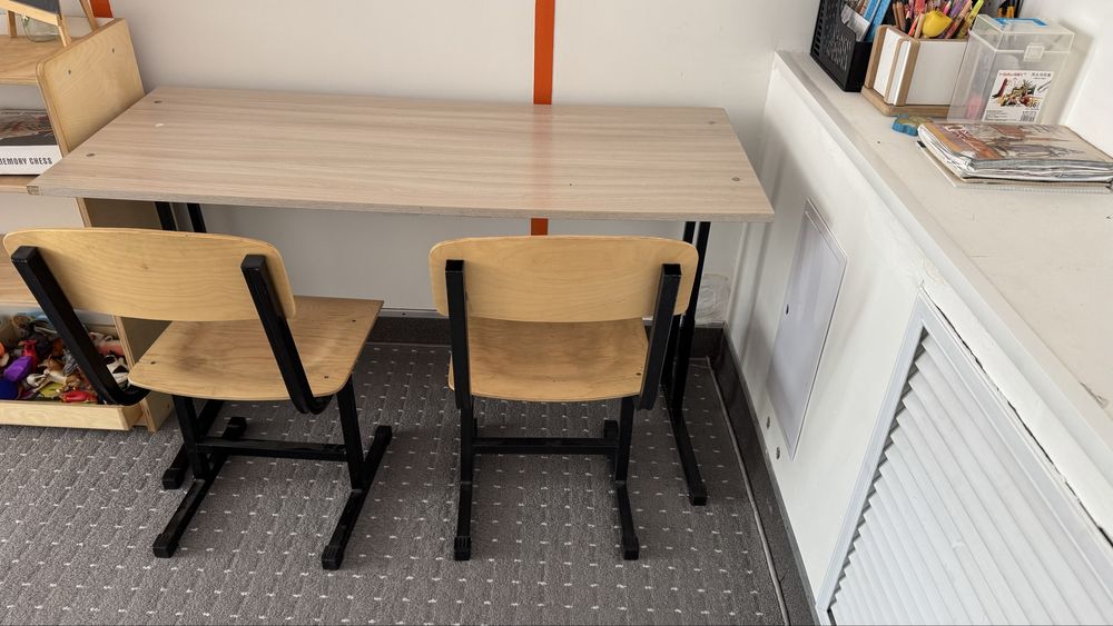 Пролам парту со стульями