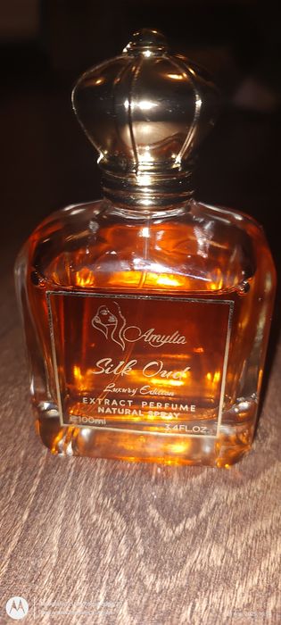 Amylia silk oud luxury