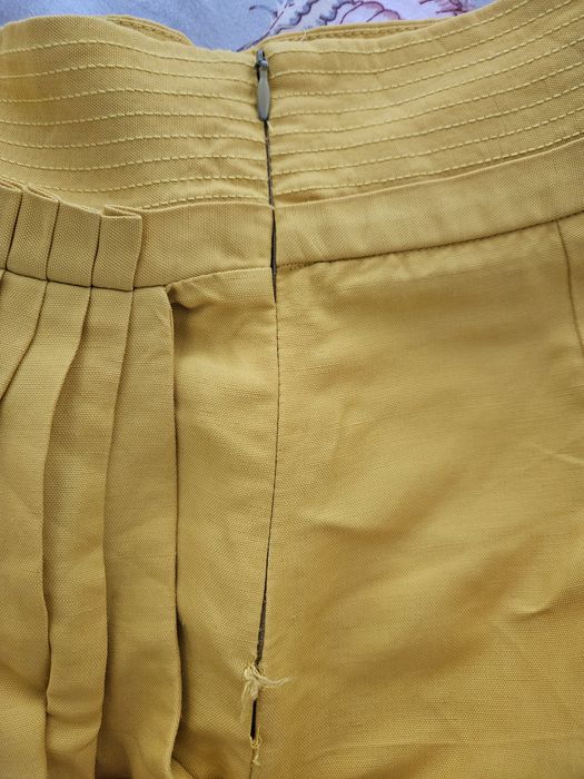 Vand pantaloni scurti Massimo Dutti
