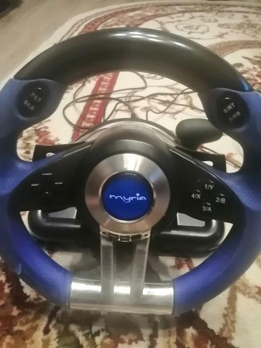 Vând volan pc puțin folosit!