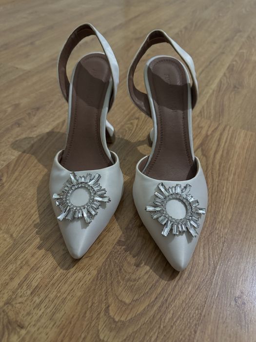 Продам платья и туфли