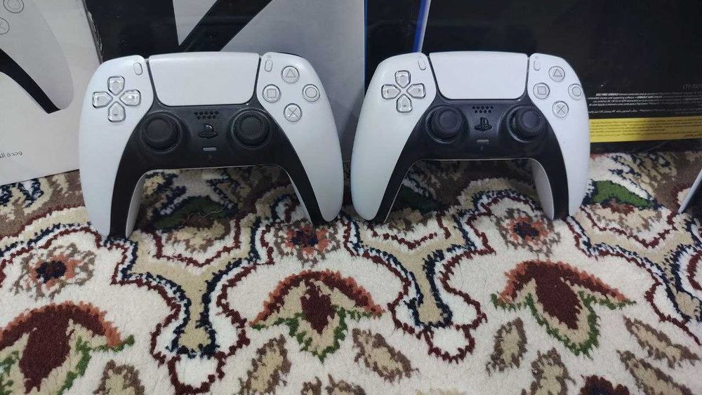playstation 5 pro 2ТБ идеальный состояние как новый 2 джойстик