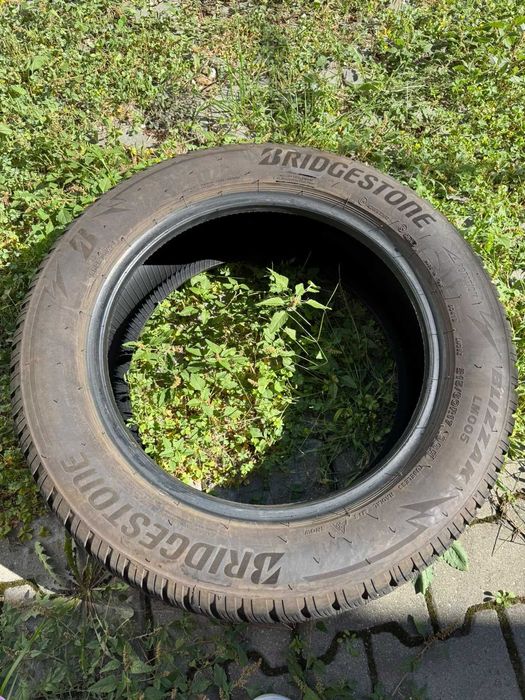 vand 4 anvelope iarna Bridgestone Blizzak 215/60/R17 LM005 an fabricatie 2025