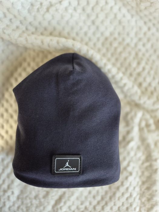 Fes baieti diverse culori