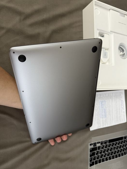 Продам MacBook Air / M1