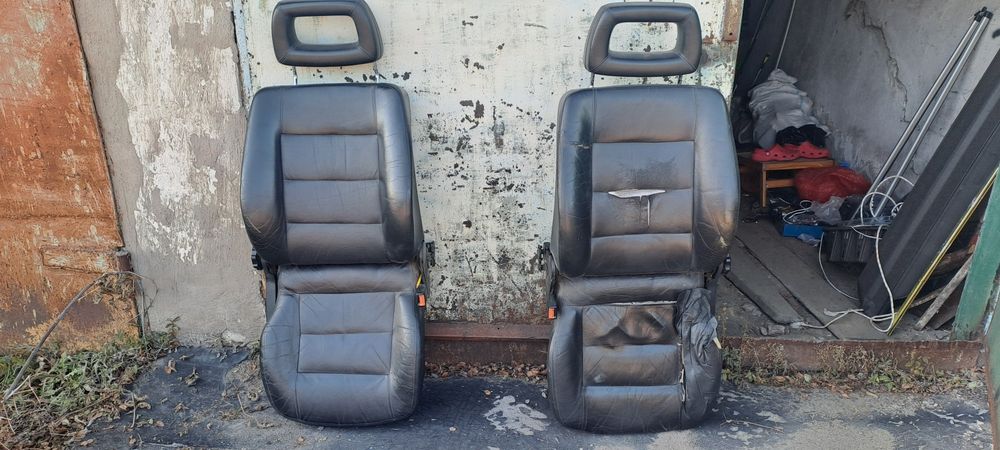 Кожаные сидения Ауди 100 с4