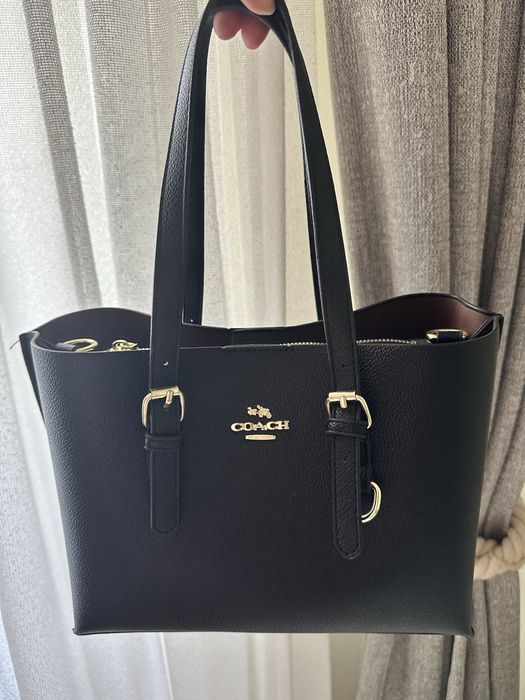 Geantă Coach Tote Neagră, Textură Granulată, Hardware Auriu dimensiune exterioara L30 x l20