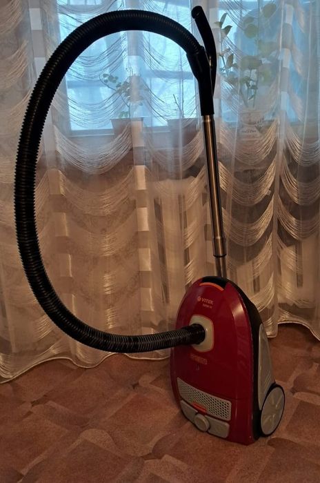 Пылесос Vitek с индикатором пыли 2000 Ват.