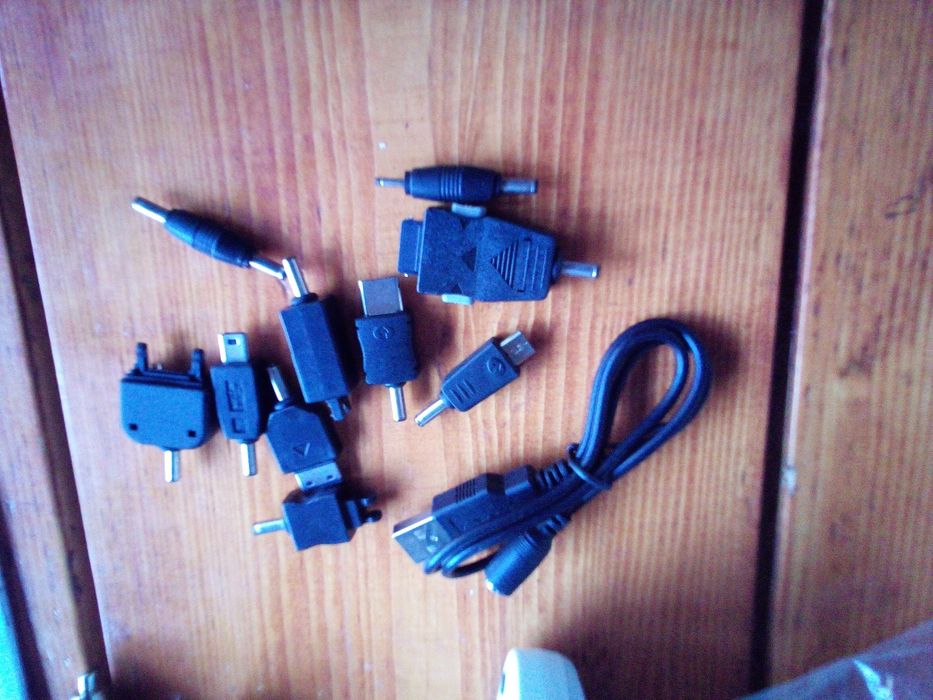 Încărcător universal