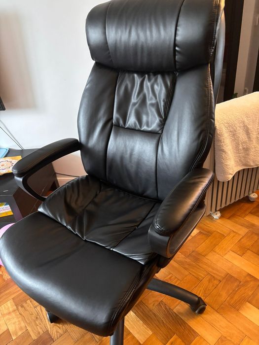 Scaun de birou TJELE JYSK – Preț redus (300 Lei)