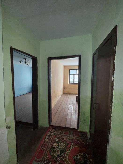 дом сотилади 1-етаж сирдарйо сент малек 3 хоналик каралса зор уй болад