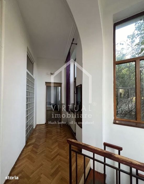 Casa formata din 2 apartamente, 2 garaje,  3 bai - zona Trei Stejari