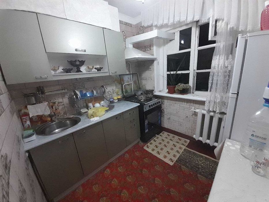 Продаётся  2х комнатная! Адрес: Гагарина Азиз базар