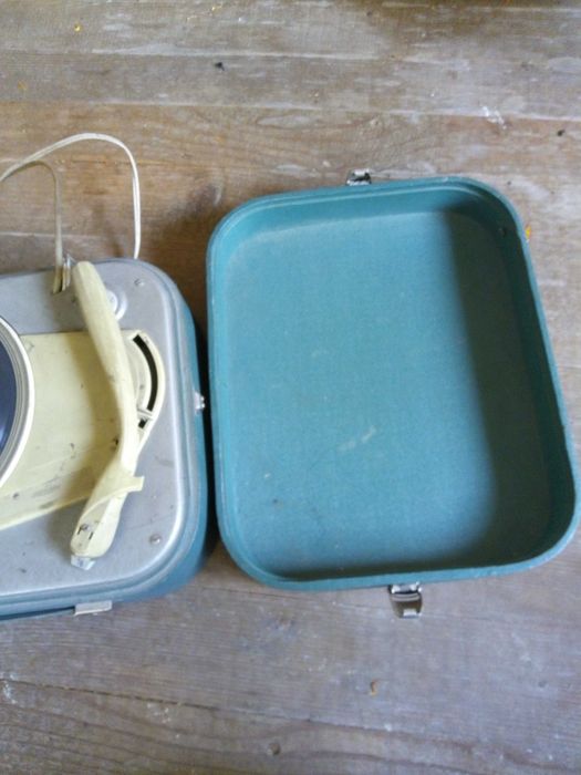 Стар грамофон в куфар