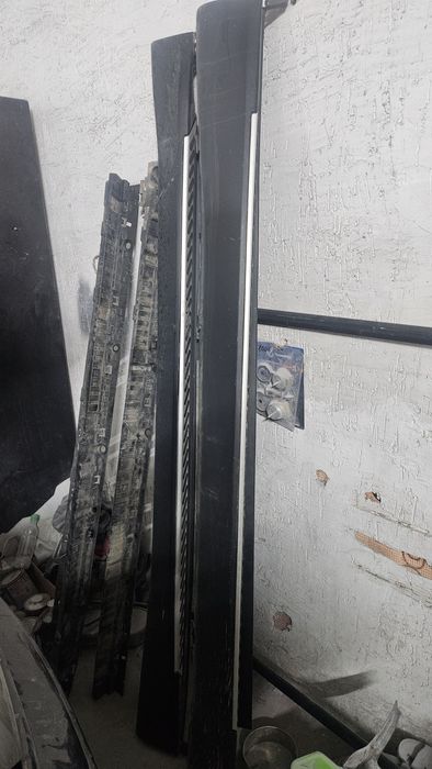 Продам задний и передний бампера вместе с пирогами отBMW X5 оригинал.