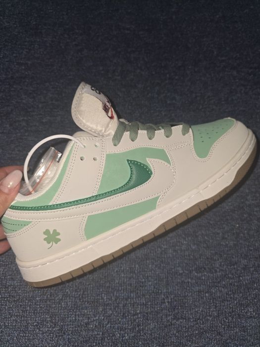 Adidași nike noi