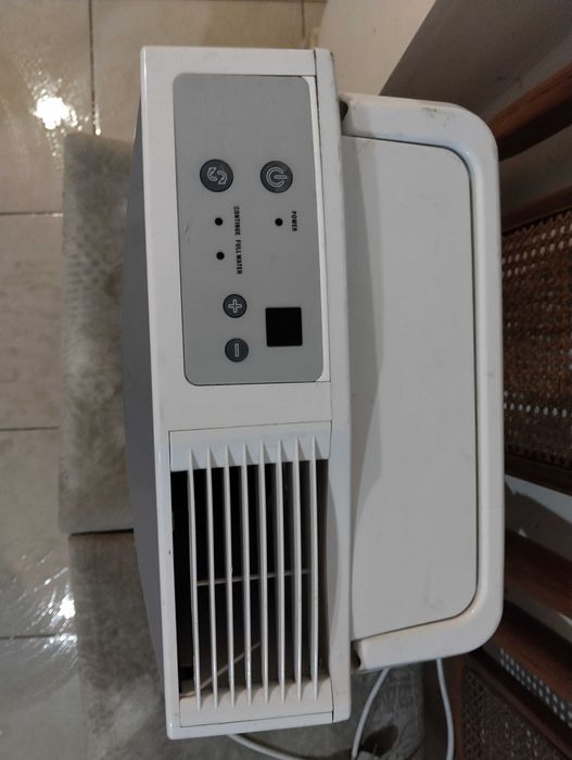 влагоабсорбатор Duracraft DD-TEC10E  бял и сив цвят.
