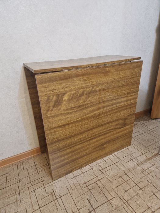 Продам стол книжку